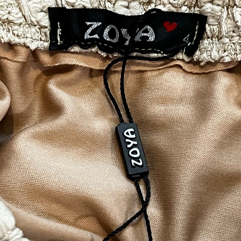 Zoya Beige Eyelet Ruffle Skirt Elastic Waist Fully Lined Women’s 4 Preowned - Picture 6 of 7